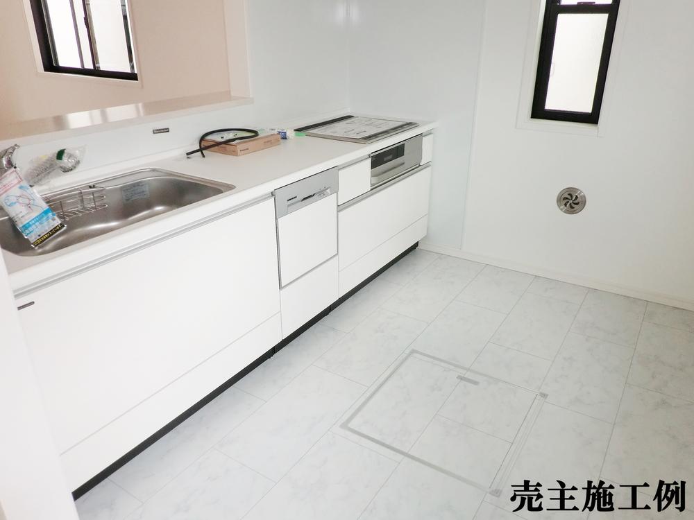 Kitchen. Water purifier kitchen that is easy to clean dishwasher and shower nozzle extends you use every day, Also equipped with under-floor storage! Since the all-slide door, Heavy cookware is also easy storage