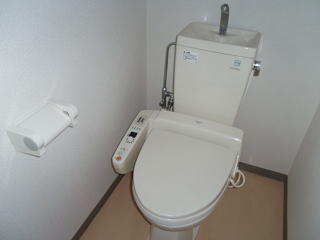Toilet. It comes with warm water cleaning toilet seat (* '▽')