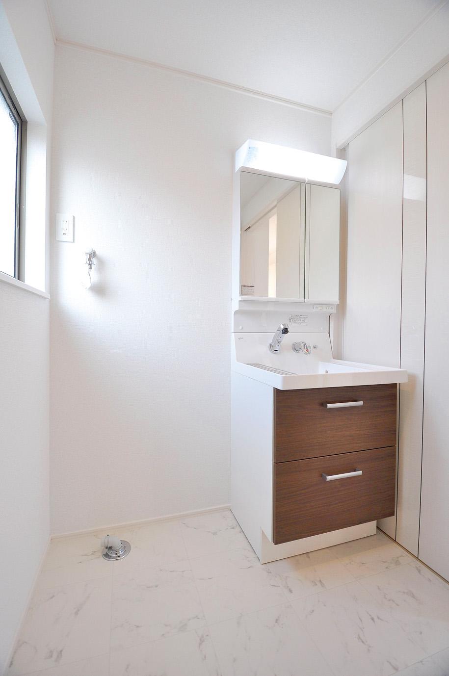 Other Equipment. Storage rich wash basin was also attached shower function