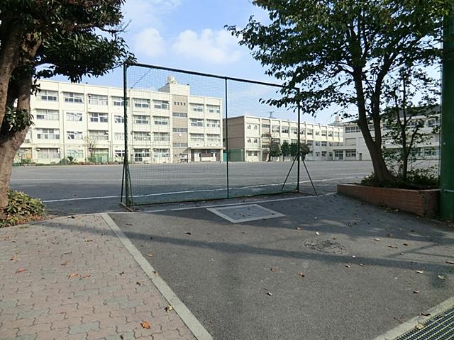 Junior high school. We put a force in the 700m section activities to Yokohama Municipal Totsuka junior high school, Has a lot of parts left the excellent results in the summer of tournament. 