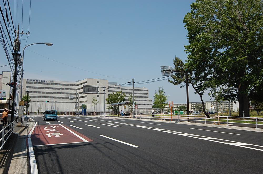 Hospital. 800m large hospital to the National Hospital Organization Yokohama Medical Center is also the night of the emergency reception, It is encouraging to be in the familiar. 