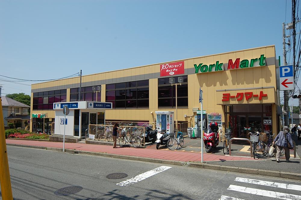 Supermarket. York Mart to have also entered 400m 100 yen shop, It is likely to close contact with life. 