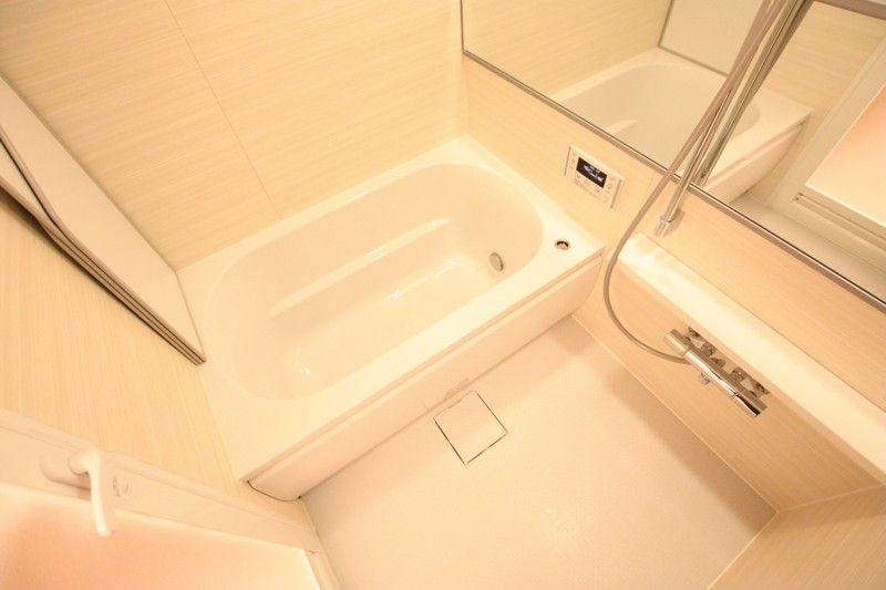 Bathroom. Bathroom Dryer ・ Bathroom new exchange with Reheating function