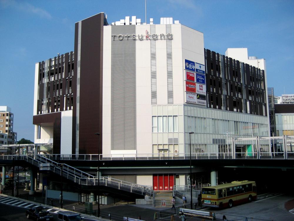 Shopping centre. Until Totsukana 2000m