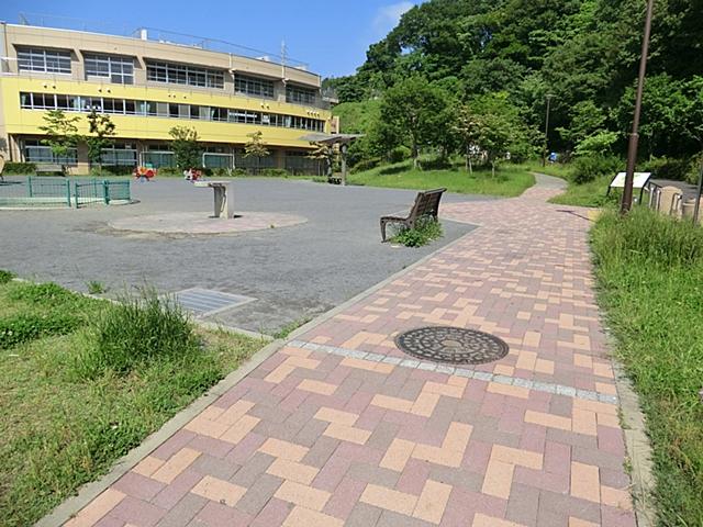 park. 400m to Totsuka park