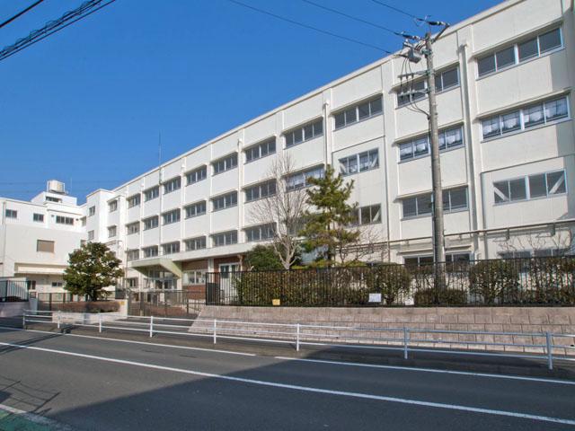 Primary school. 80m to the upper Tachikawa Yokohama Elementary School