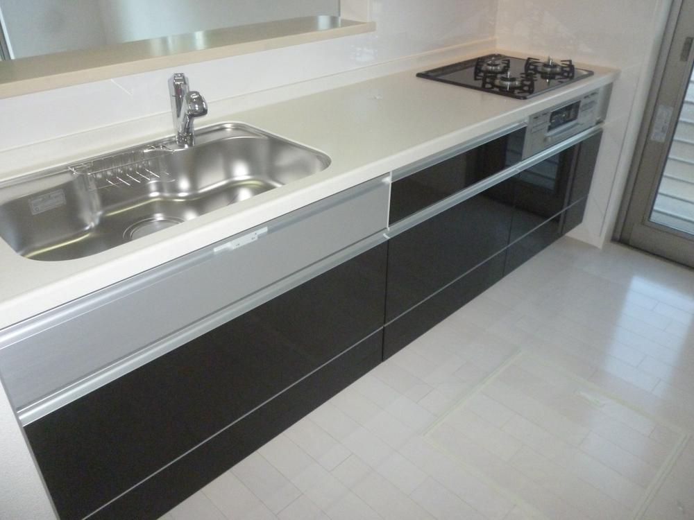 Kitchen. Face-to-face counter kitchen