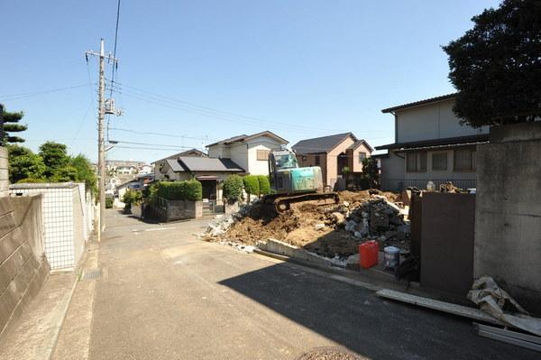 Local photos, including front road. Local (11 May 2013) Shooting