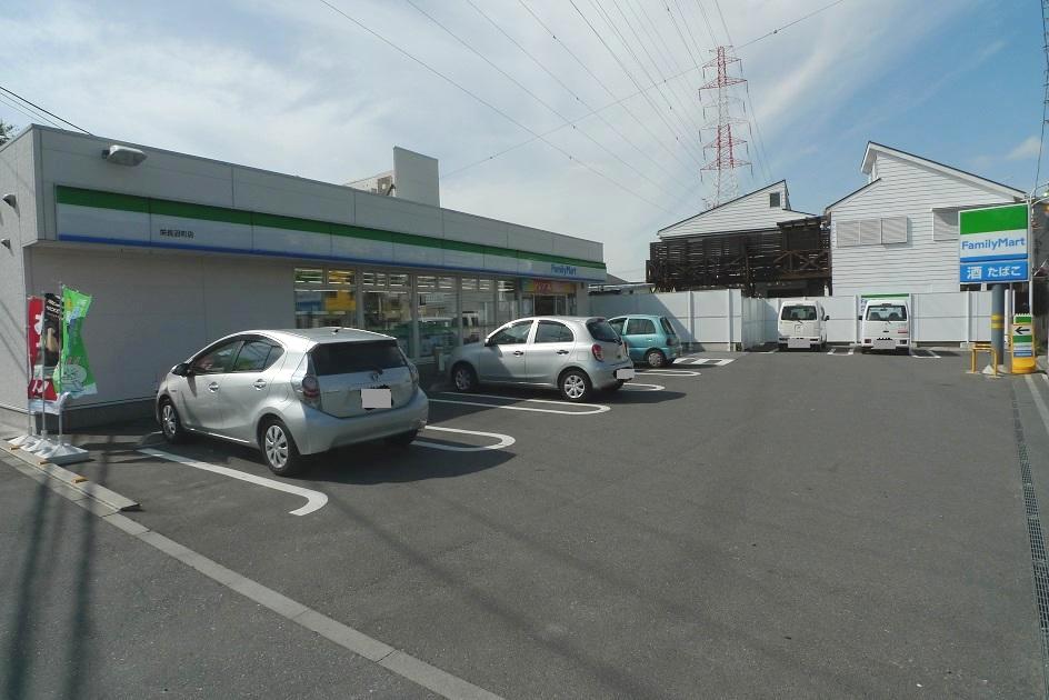 Convenience store. FamilyMart Sakae Naganuma store (convenience store) to 770m