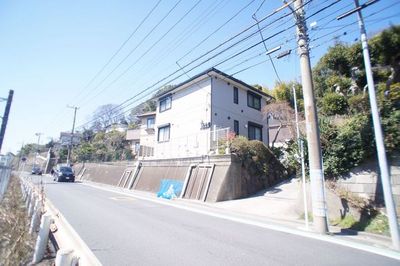 Building appearance. Good location of the flat 15-minute walk to Totsuka Station