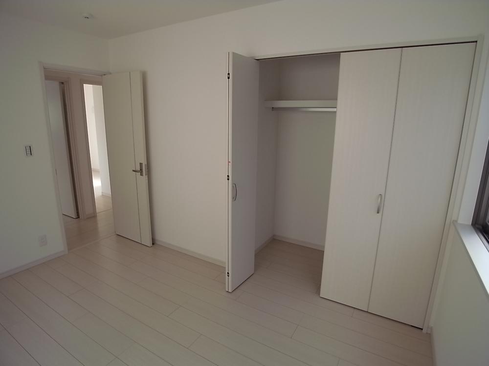 Non-living room. It is very convenient with each room accommodating.