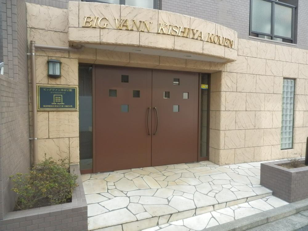 Entrance. Common areas