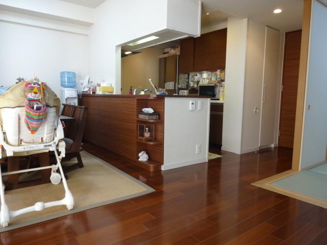 Living. About 12 Pledge of LD (floor heating installation)