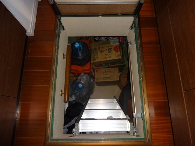 Kitchen. Supara - cellar (large underground storage)