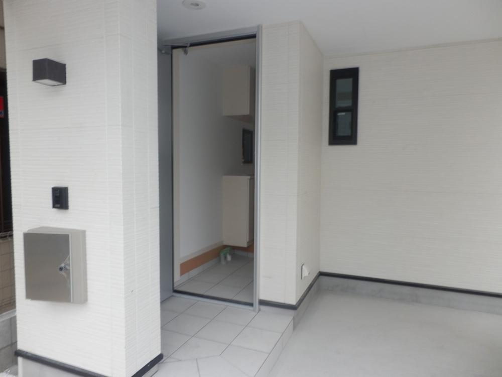 Entrance. Indoor shooting (November 25, 2013) Entrance