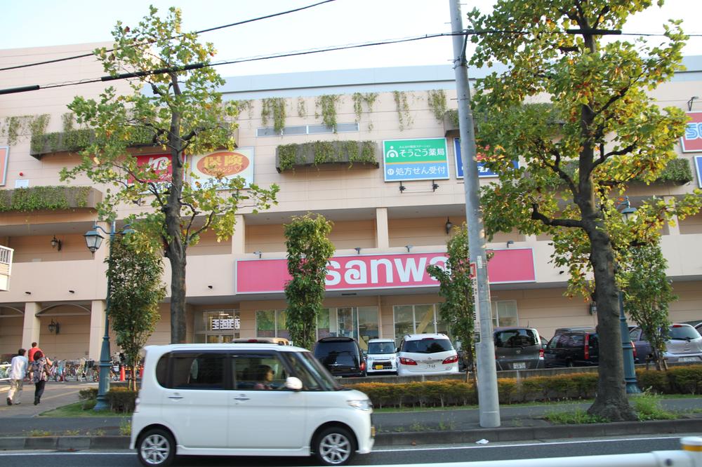 Supermarket. Super Sanwa Tressa 1668m to Yokohama
