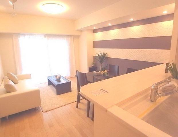 Living. The room is beautiful.