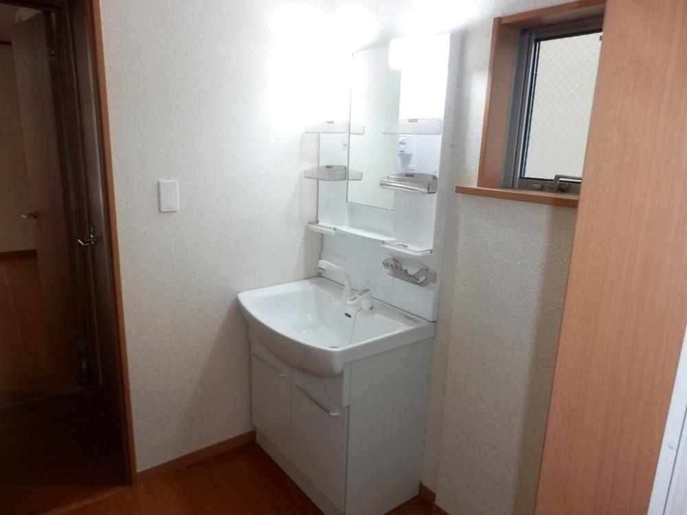 Wash basin, toilet. Washroom (December 2013) Shooting