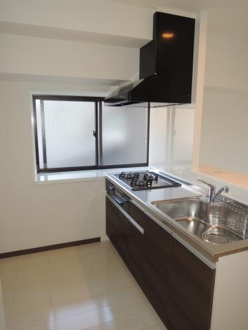 Kitchen. There are windows and counter