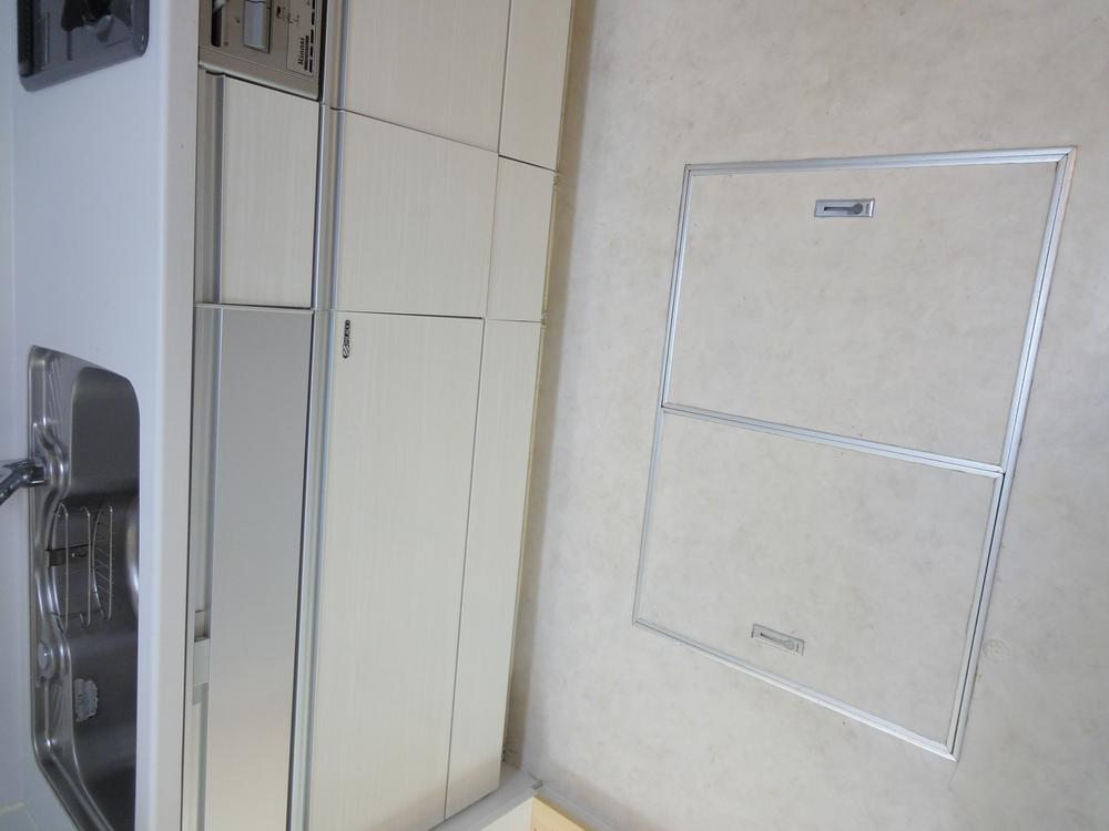 Other. Underfloor Storage, Convenient.