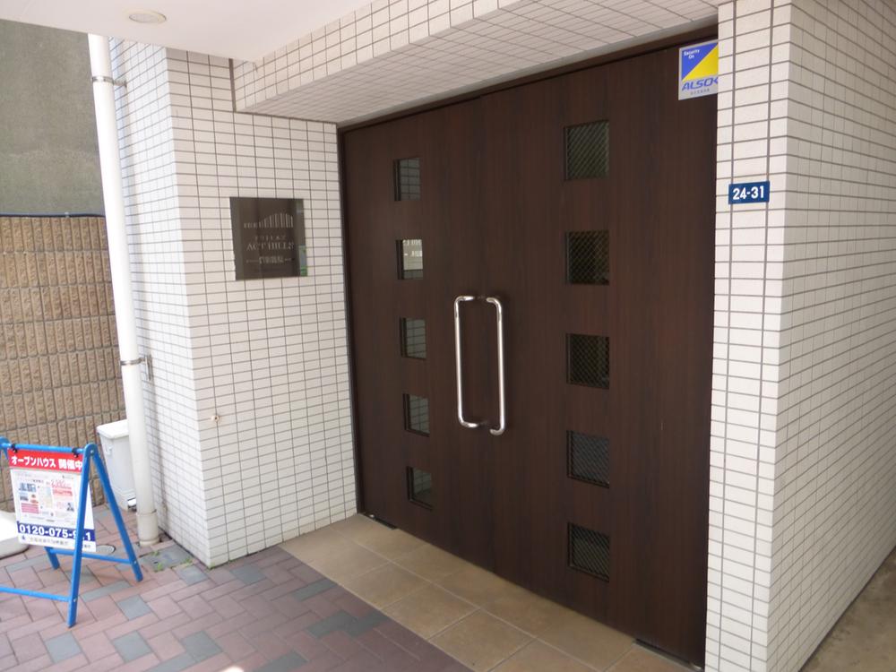 Entrance. Common areas Entrance