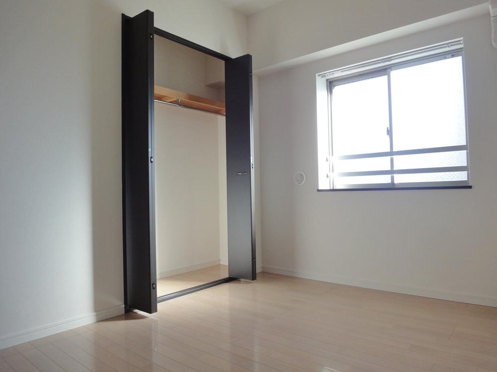 Non-living room. Indoor (12 May 2013) Shooting