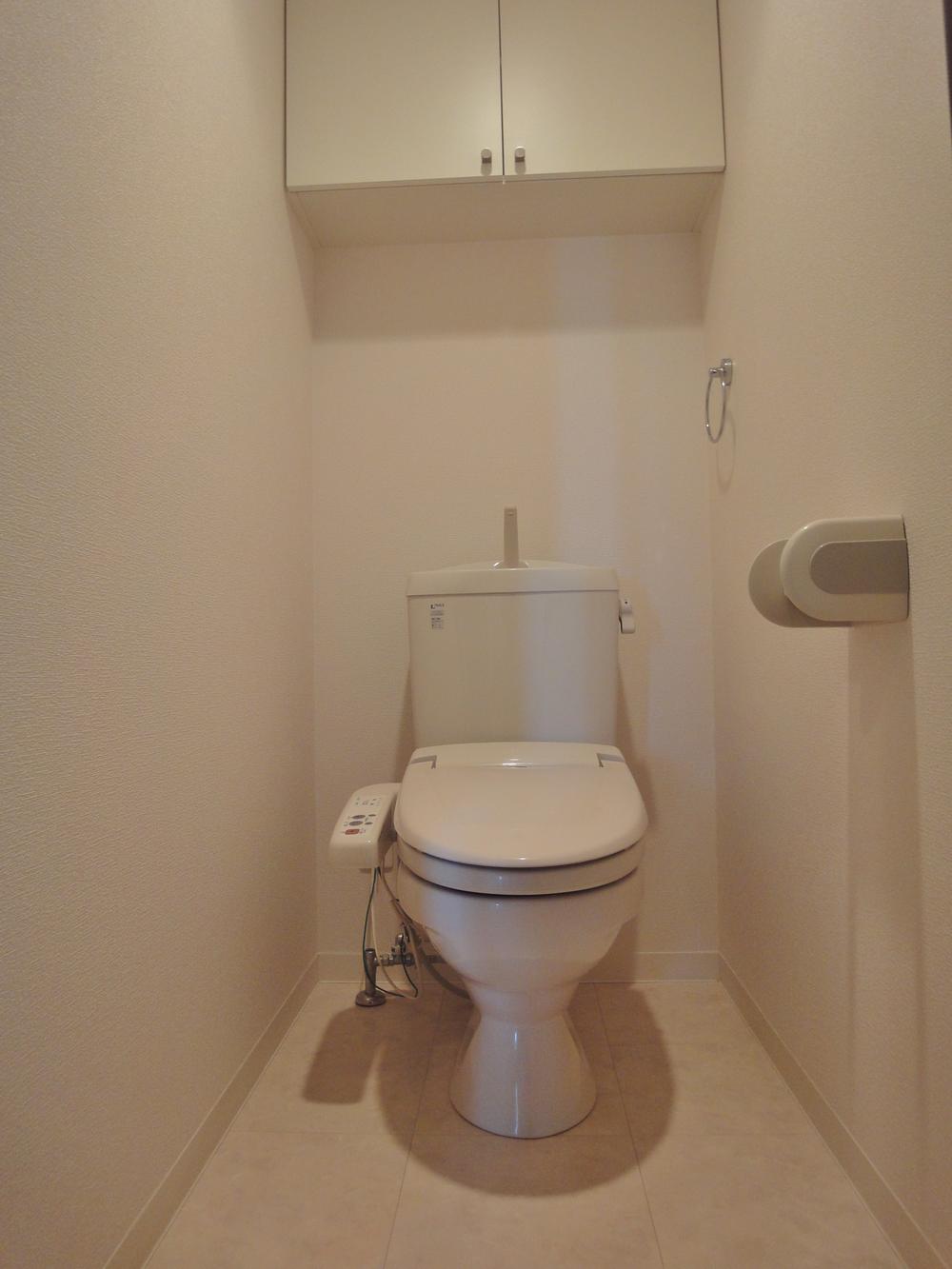 Toilet. Indoor (12 May 2013) Shooting