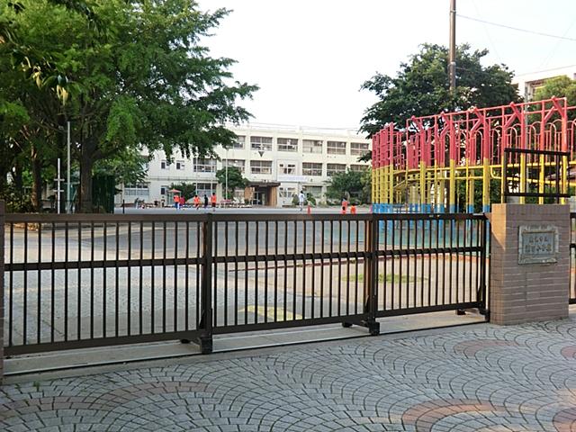 Primary school. Shiota to elementary school 240m
