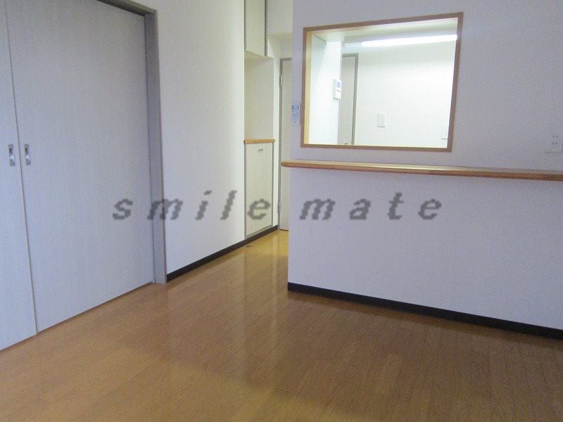 Living and room. Come to see Smile mate Yokohama skilled property brokerage fees by all means