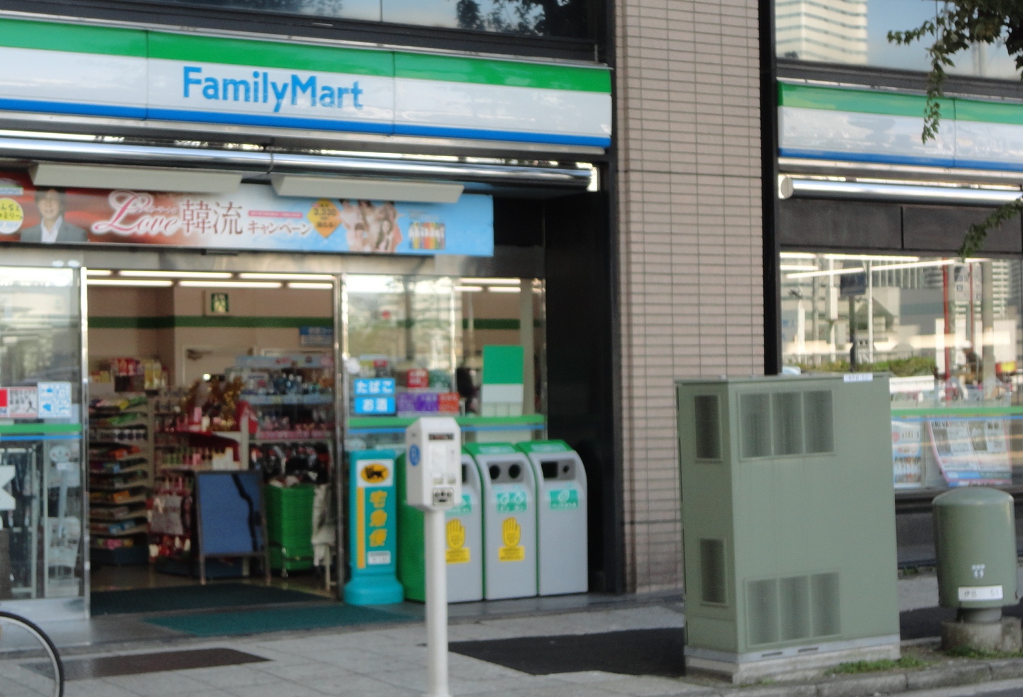 Convenience store. 50m to Family Mart (convenience store)