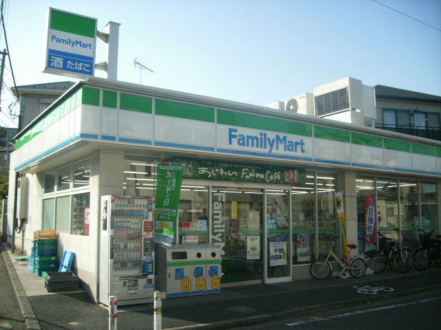 Convenience store. 300m to Family Mart (convenience store)