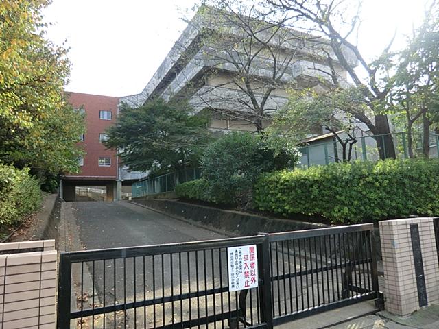 Primary school. 1500m to Yokohama Municipal Lion months valley elementary school