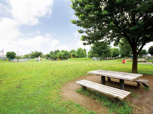 Surrounding environment. Shintsurumi park (about 180m, A 3-minute walk)