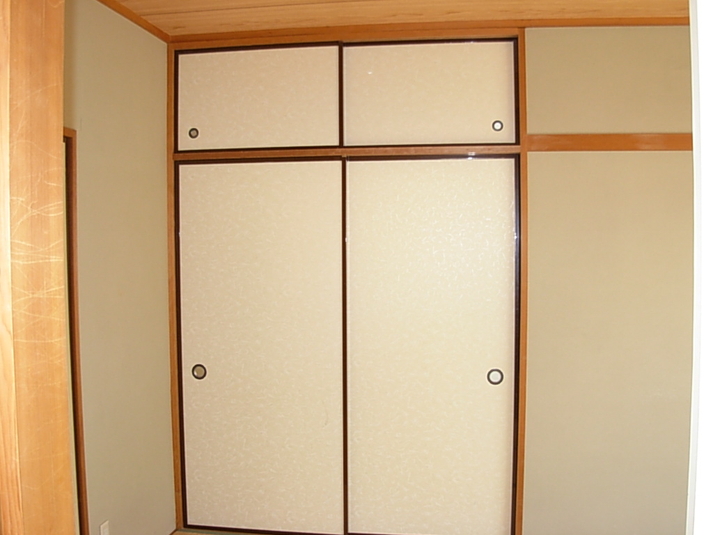 Other room space. Sum 6, Armoire