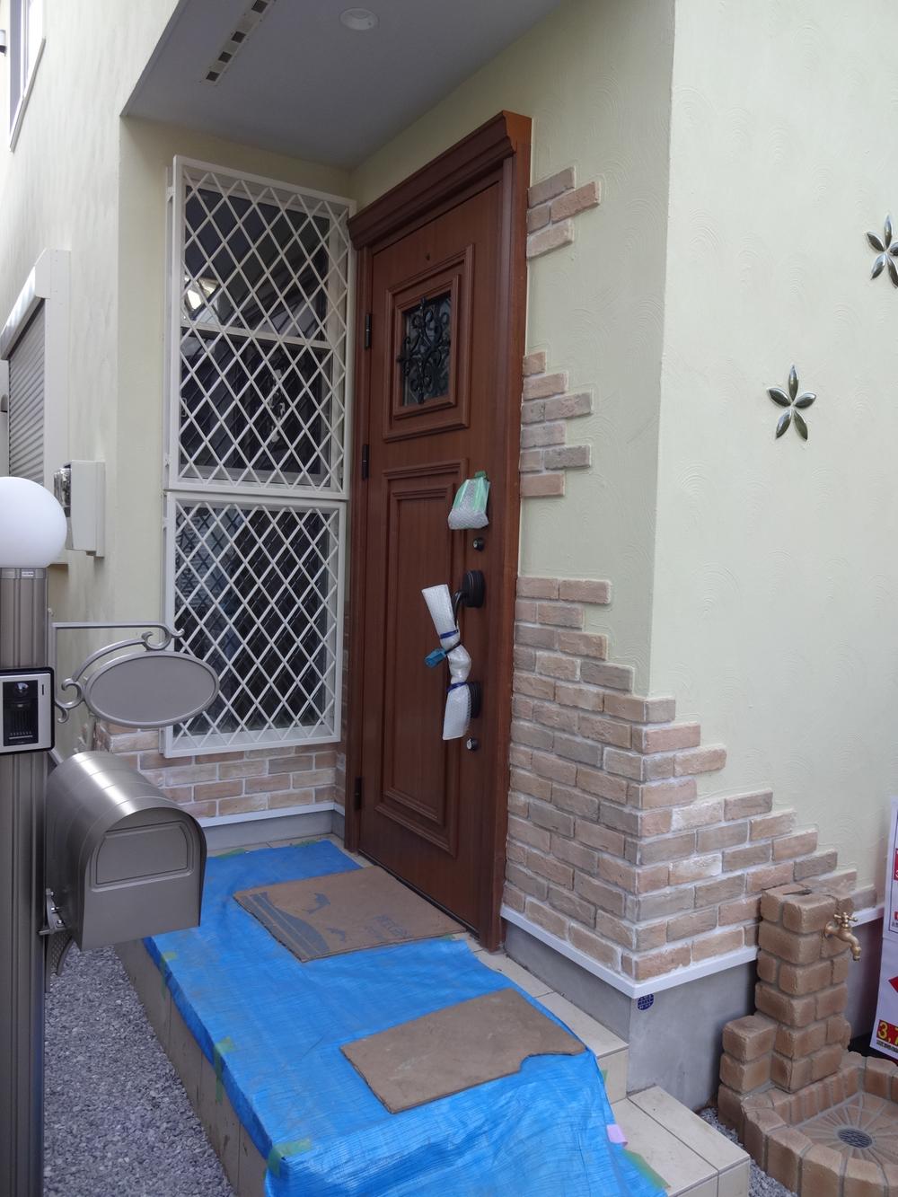 Entrance. Local (12 May 2013) Shooting