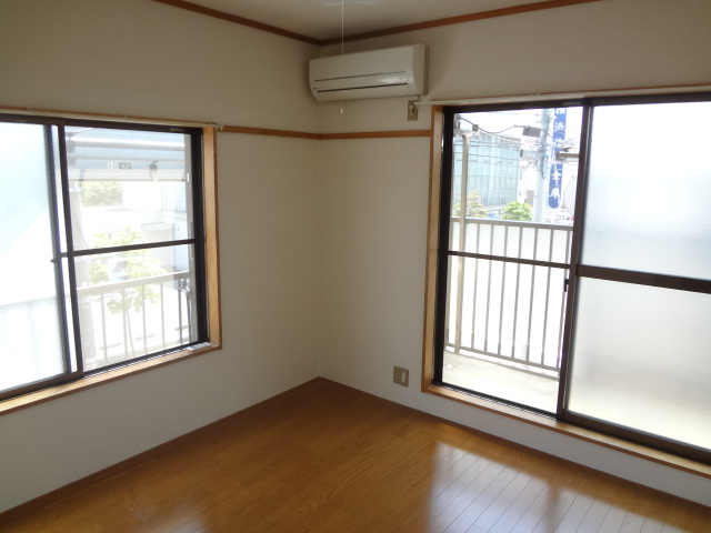 Other room space. Is a bright two-sided lighting Western-style!
