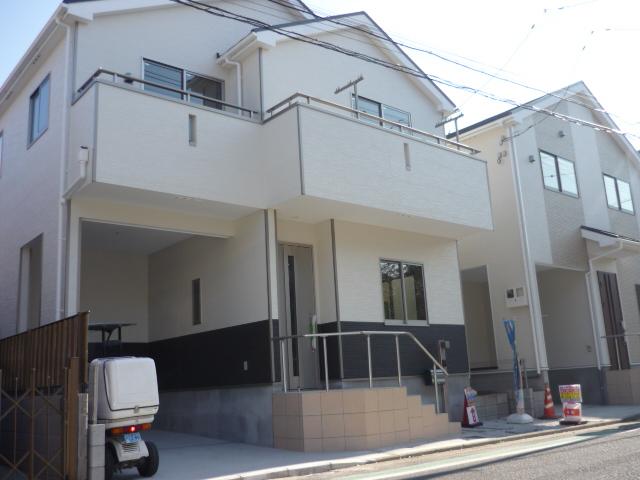 Local appearance photo. Local (12 May 2013) Shooting