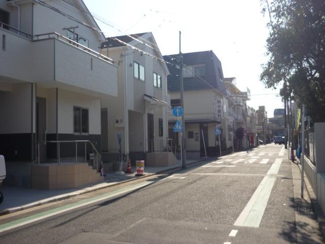 Local photos, including front road. Local (12 May 2013) Shooting