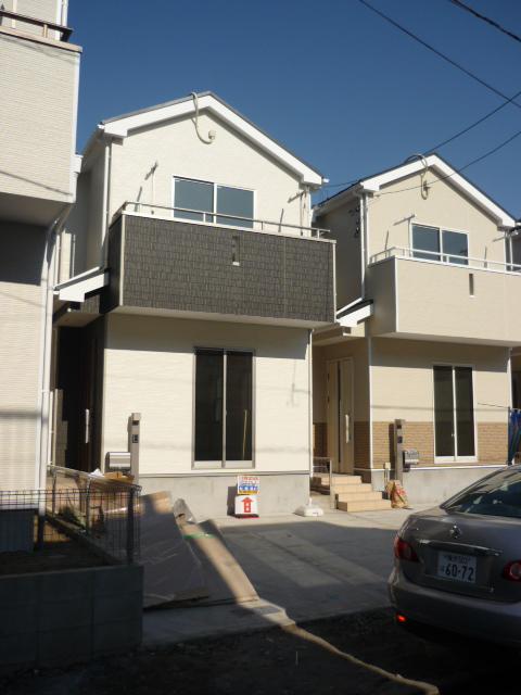 Local photos, including front road. Local (12 May 2013) Shooting