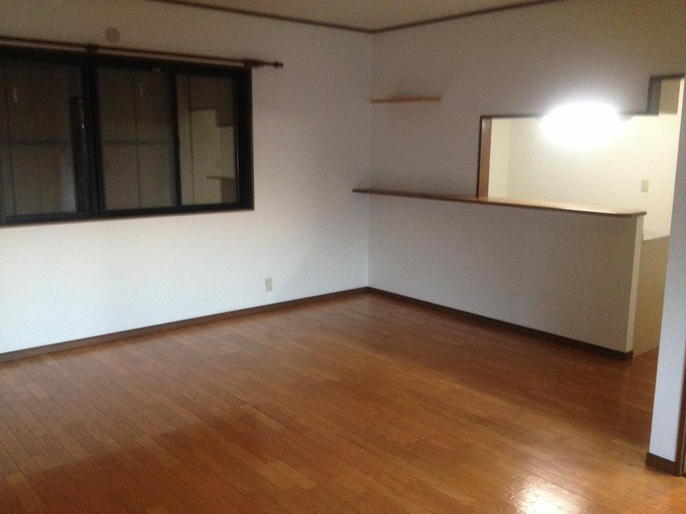 Living. 19 Pledge of wide LDK! It is a popular face-to-face kitchen!