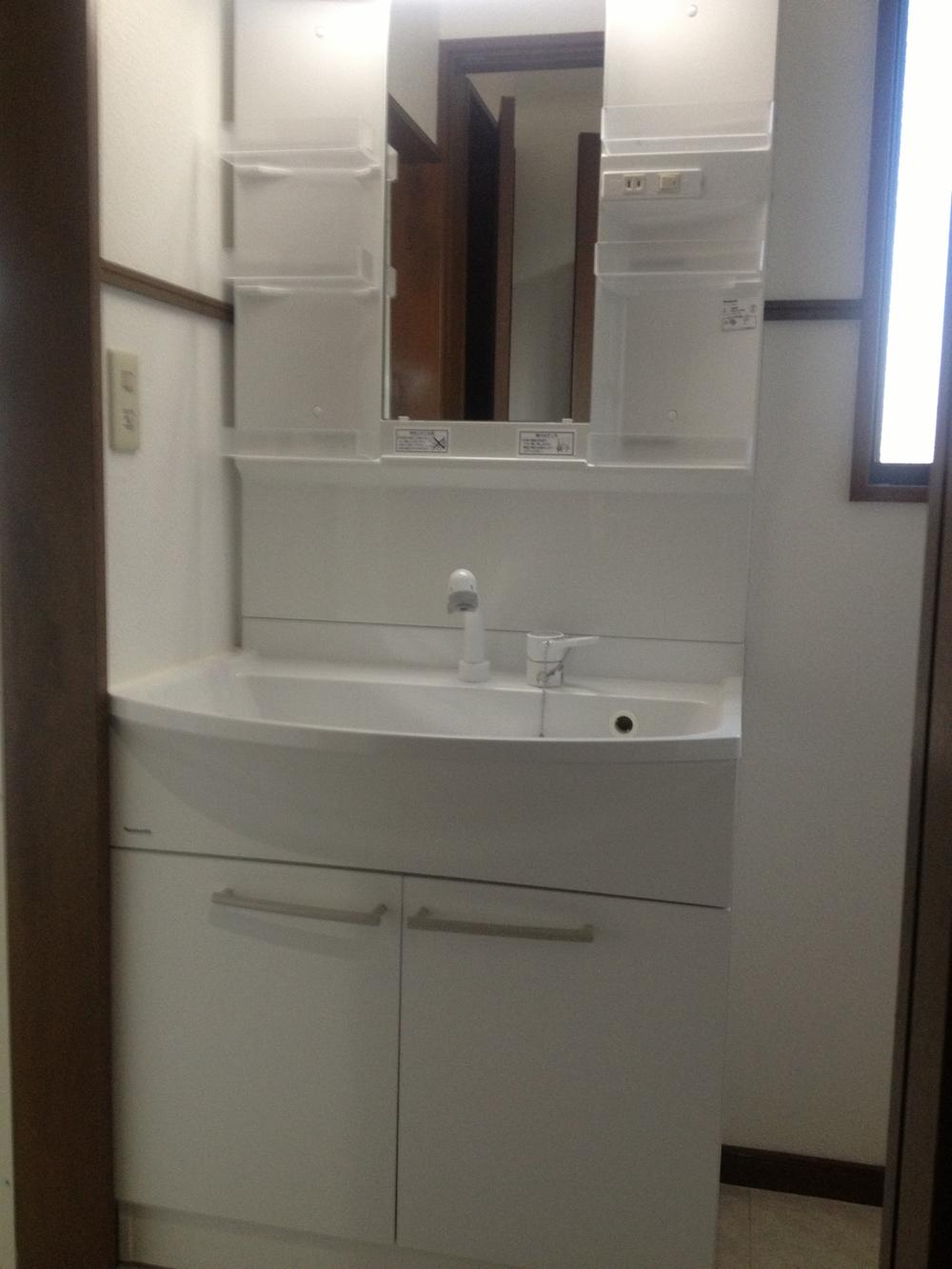 Wash basin, toilet. Indoor (12 May 2013) Shooting