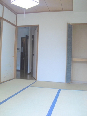 Living and room. Calm Japanese-style room There housed two places