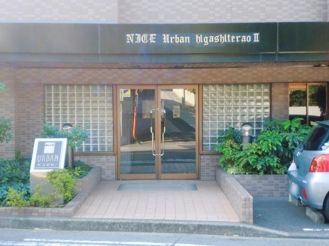 Entrance. Common areas