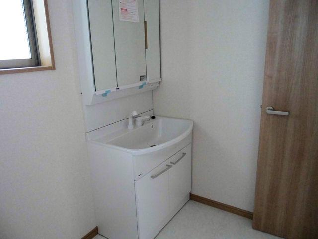 Wash basin, toilet. Indoor (July 2013) Shooting