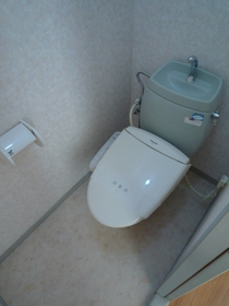 Toilet. Looking for room to housemates shop Kohoku New Town shop! 