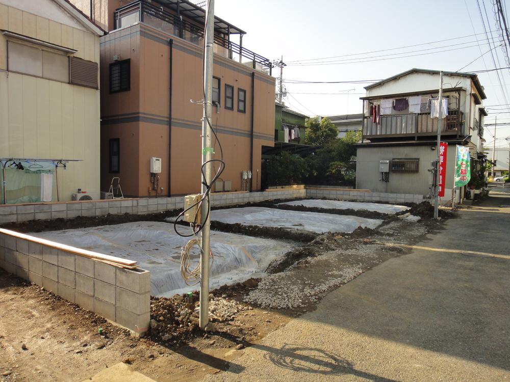 Local photos, including front road. Local (11 May 2013) Shooting