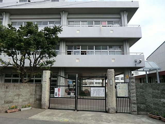 Primary school. 80m to Yokohama Municipal Namamugi Elementary School