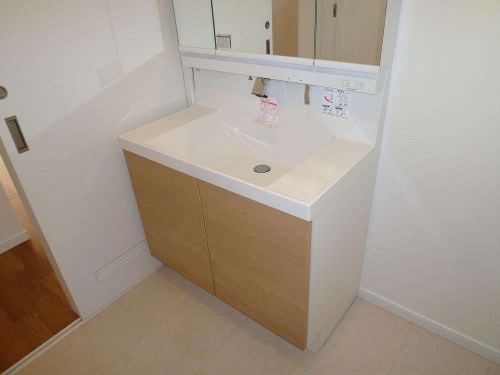 Wash basin, toilet. Indoor (12 May 2013) Shooting