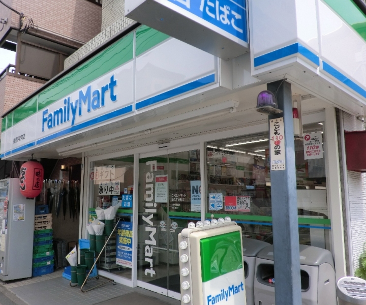 Convenience store. 140m to FamilyMart Tsurumi peace-cho store (convenience store)
