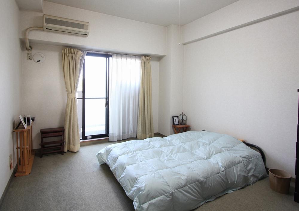 Non-living room. East side Western-style about 8.0 Pledge